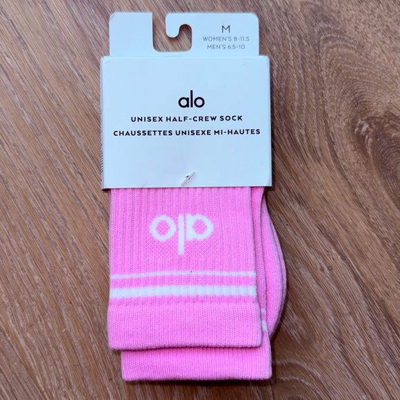ALO Yoga Other - Alo Sweet Pink Unisex Half-Crew Socks size M NWT 💖